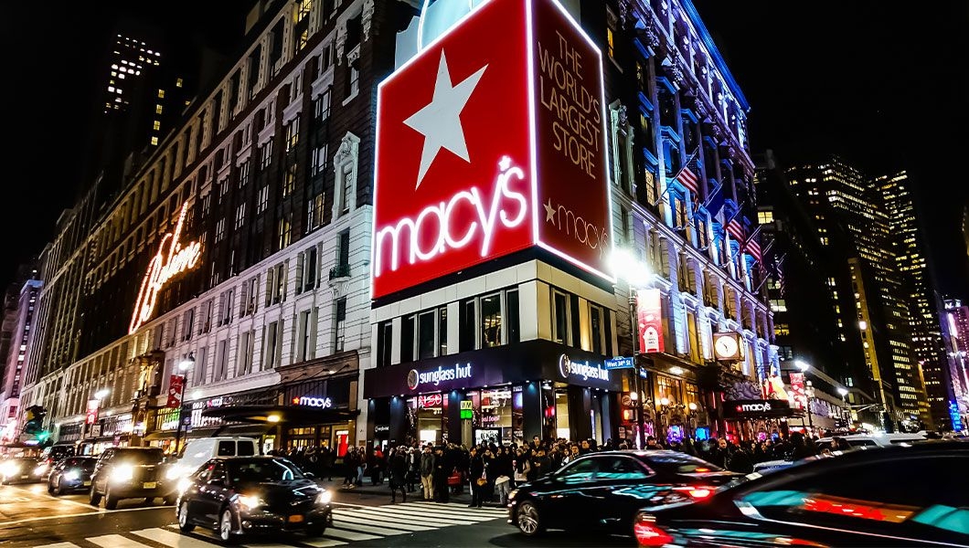 https://res.cloudinary.com/see-sight-tours/image/upload/v1747379007/strapi/Manhattan_Herald_Square_9d2af3faa7.jpg