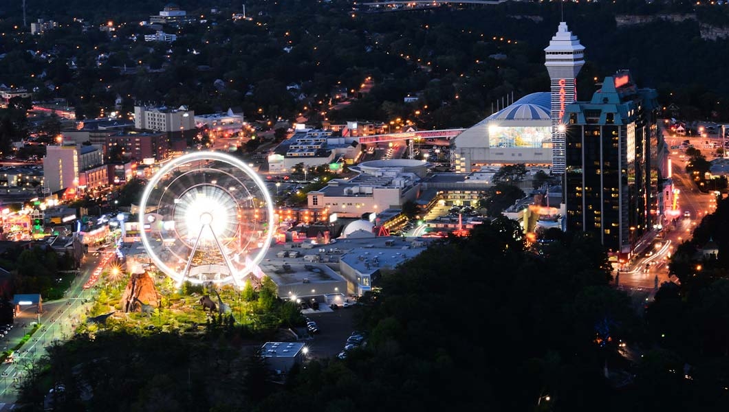 https://res.cloudinary.com/see-sight-tours/image/upload/v1748262222/strapi/Niagara_Sky_Wheel_in_Clifton_Hill_d6e7115d47.jpg