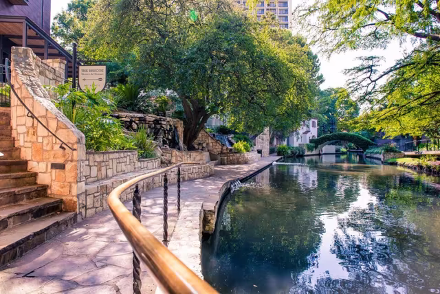 Avoiding Crowds in San Antonio - See Sight Tours