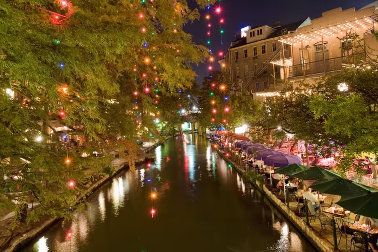 https://res.cloudinary.com/see-sight-tours/image/upload/t_desktop/v1636378861/San-Antonio-River-Walk-shutterstock.jpg image 1