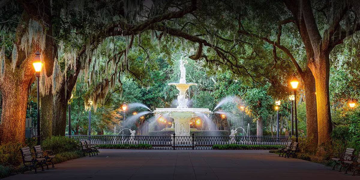 Scenic Savannah Small Group Evening Walking Tour image 1
