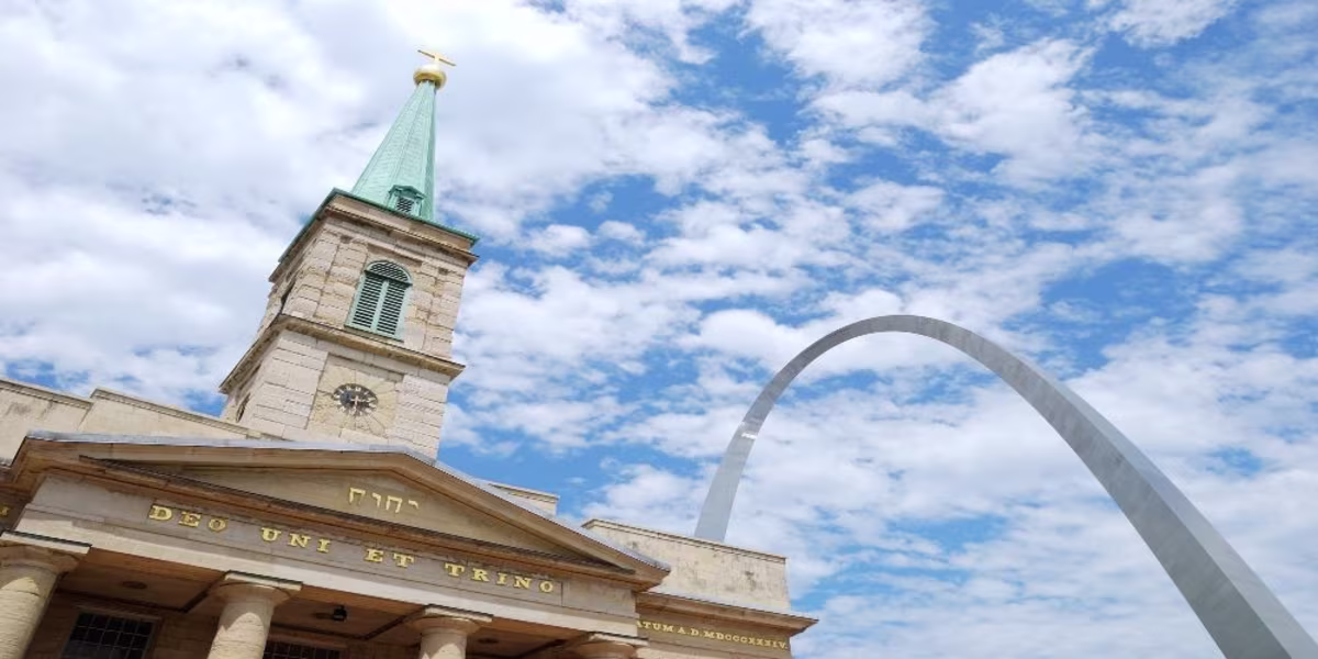 St. Louis S-Group Tour W/ St. Louis Arch and River Cruise.jpg
