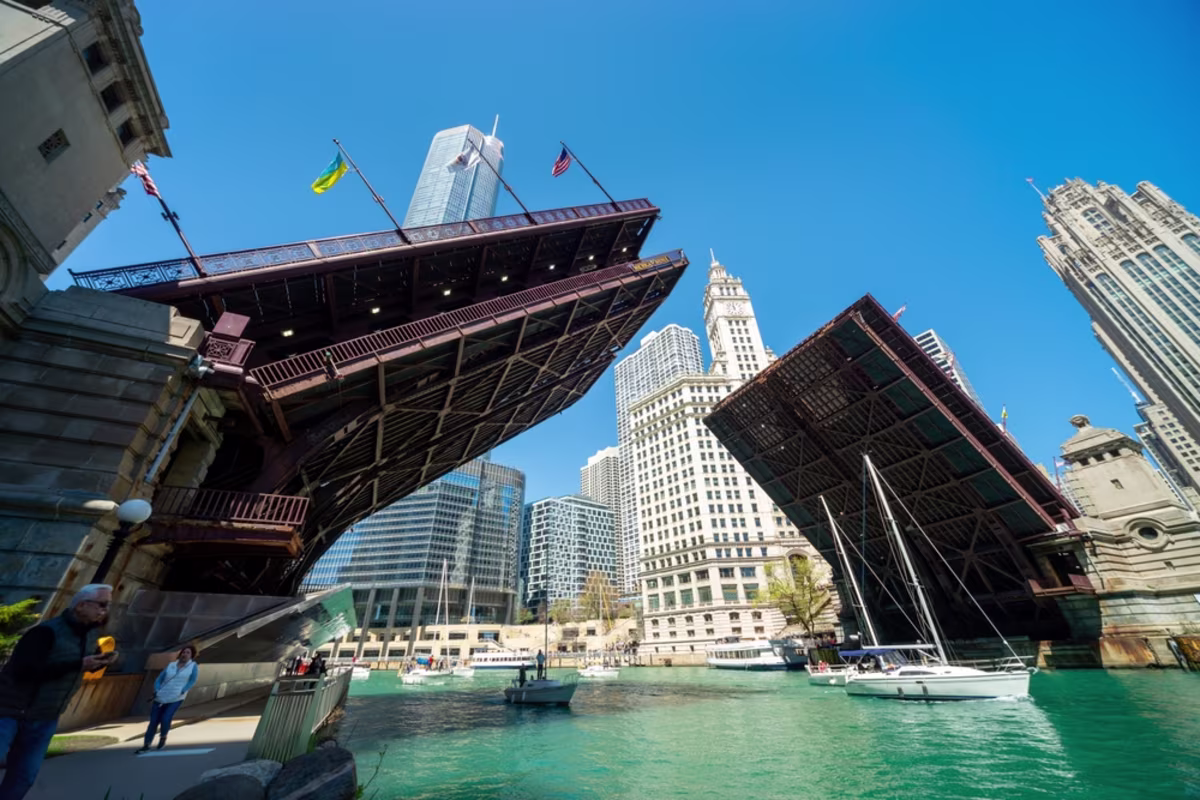 Best Chicago History & Architecture Walking Tour with Boat Cruise.jpg