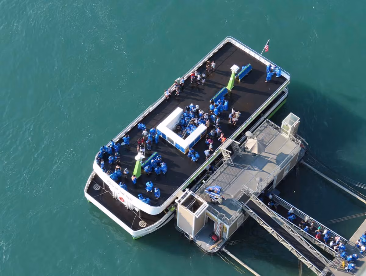 Maid-of-the-mist-boat-tour