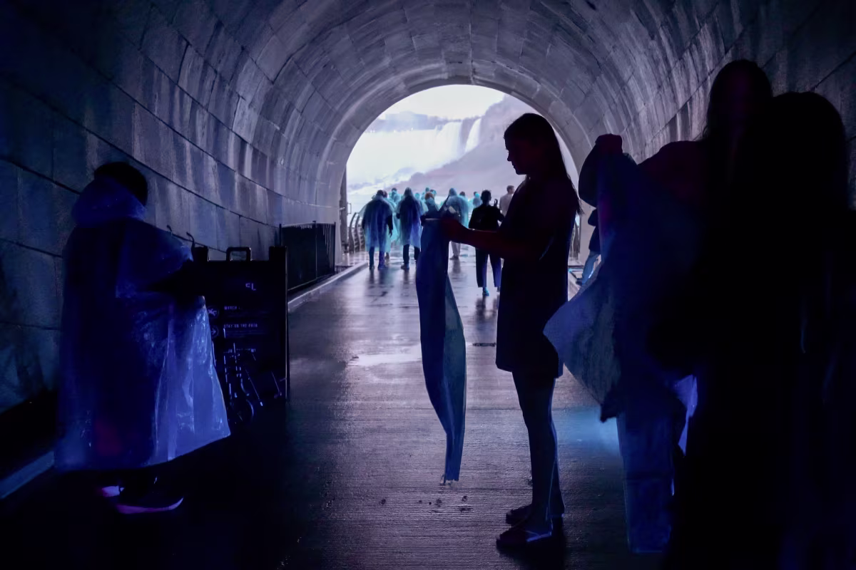 niagara-falls-tunnel-entrance.jpg