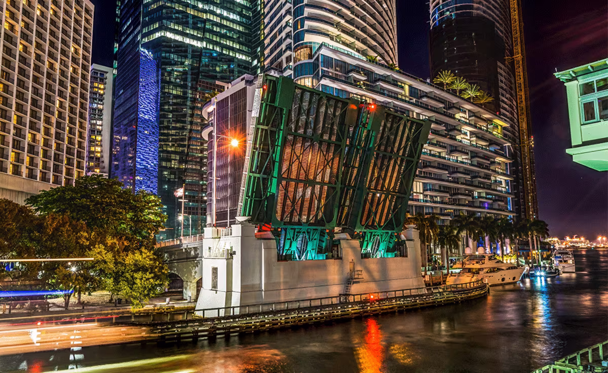 Brickell Avenue photo 2