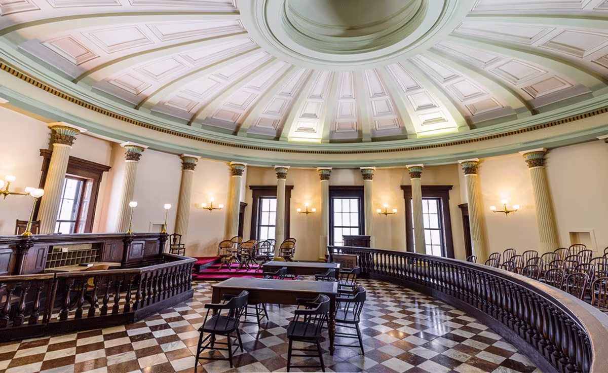 Old Courthouse St Louis.jpg