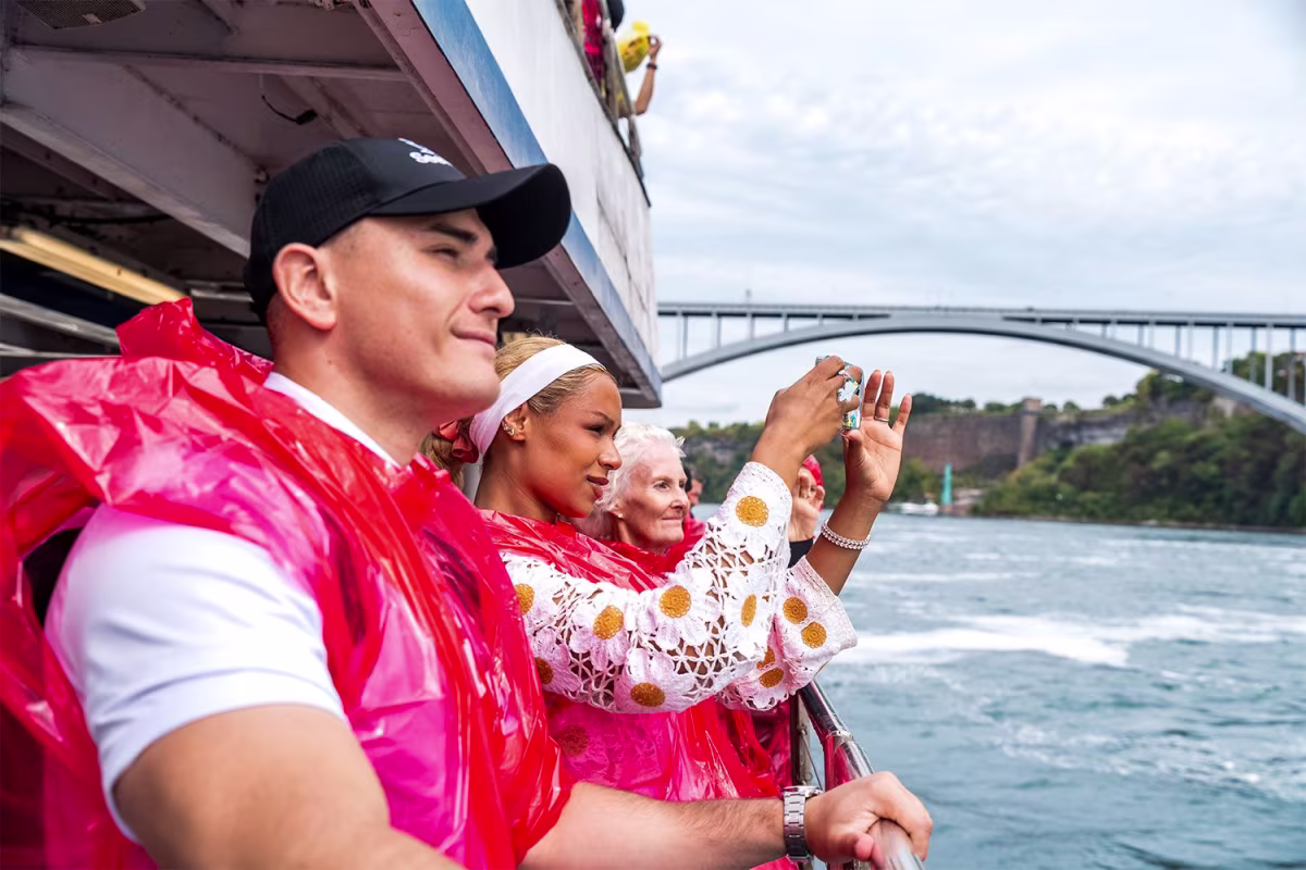 See Sight Tours Guide Enjoying at Niagara Falls