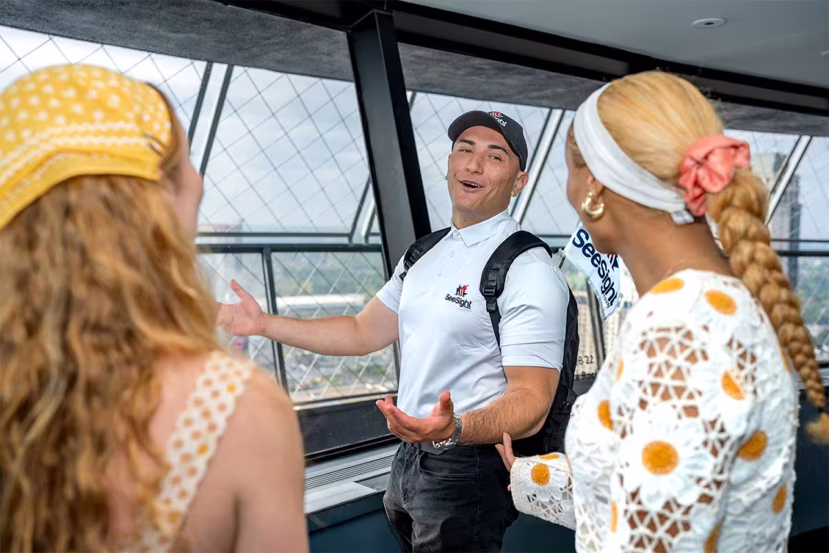 See Sight Tours Guide is guiding travelers at Skylon Tower.