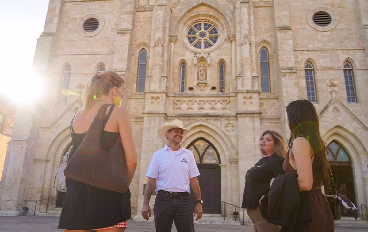 Private Exclusive San Antonio Small Group Walking Tour with Riverwalk Boat Cruise