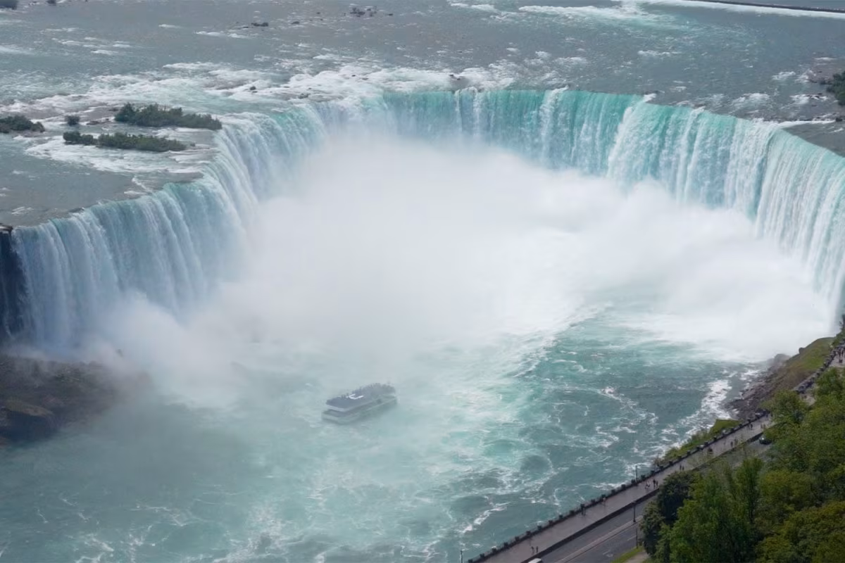 View of the Maid of the Mist from above.