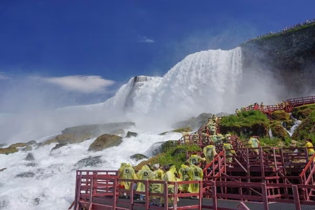 Niagara Falls Full-Day Tour: American & Canadian Sides image 2
