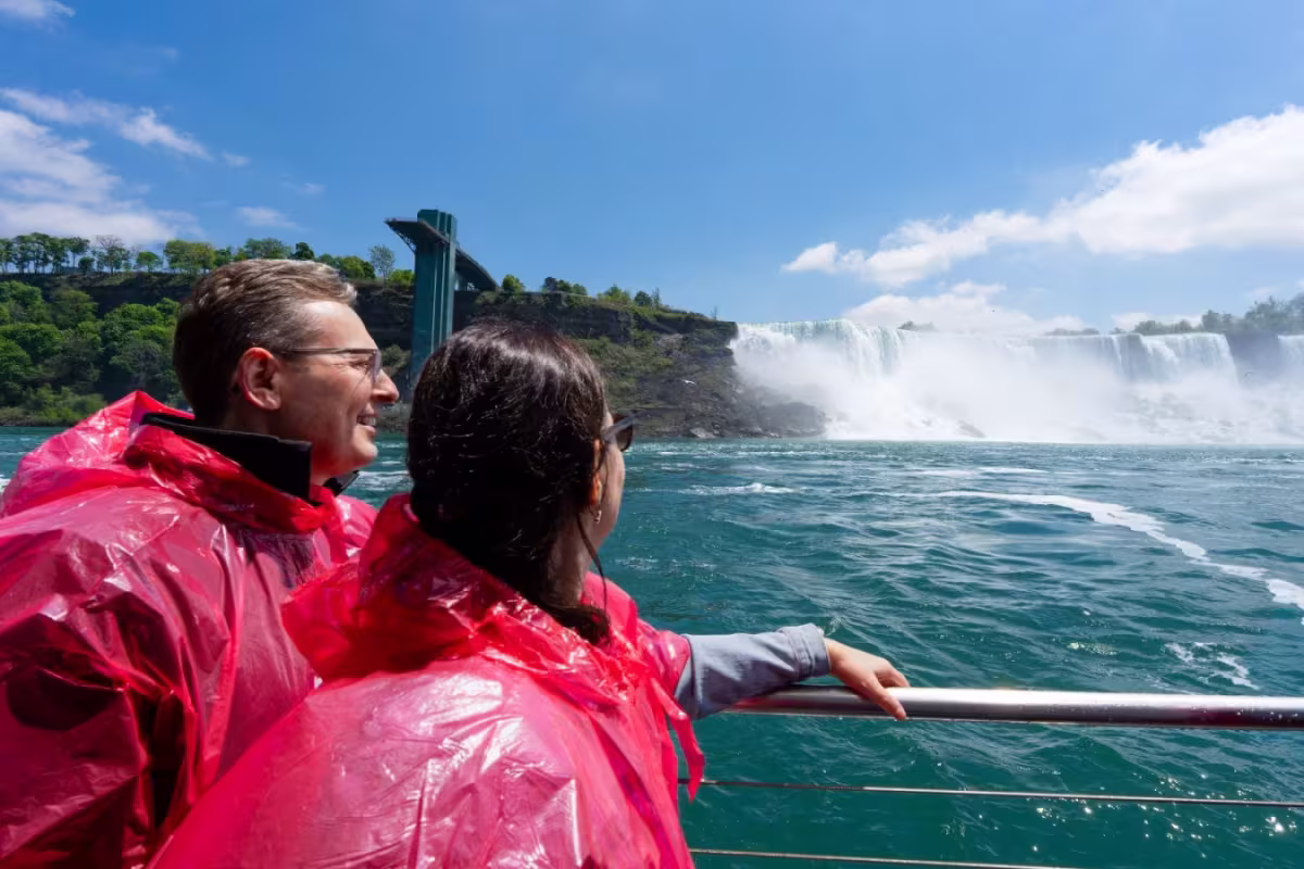 Niagara Falls AR Walking Tour with Boat Cruise image 4