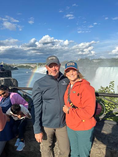 Vixki enjoying Best of Niagara Falls Tour: Boat Ride, Skylon Tower + Clifton Hill Fun Pass 2025-09-07 4