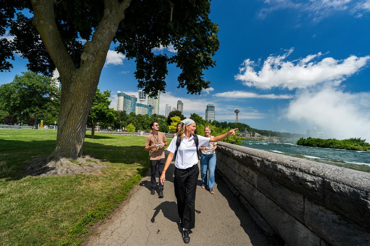 Niagara Falls AR Walking Tour with Boat Cruise, photo 3