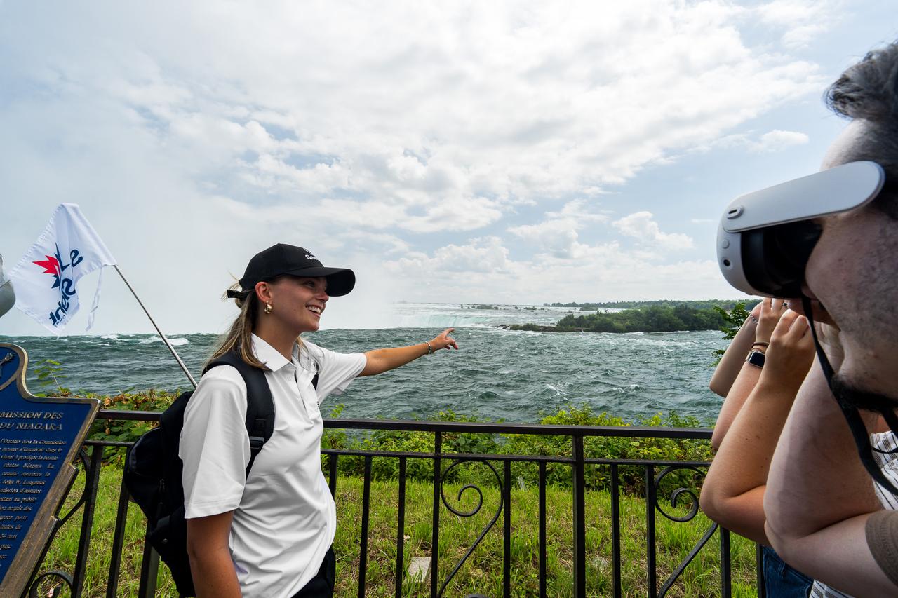 Niagara Falls AR Walking Tour with Boat Cruise, photo 5