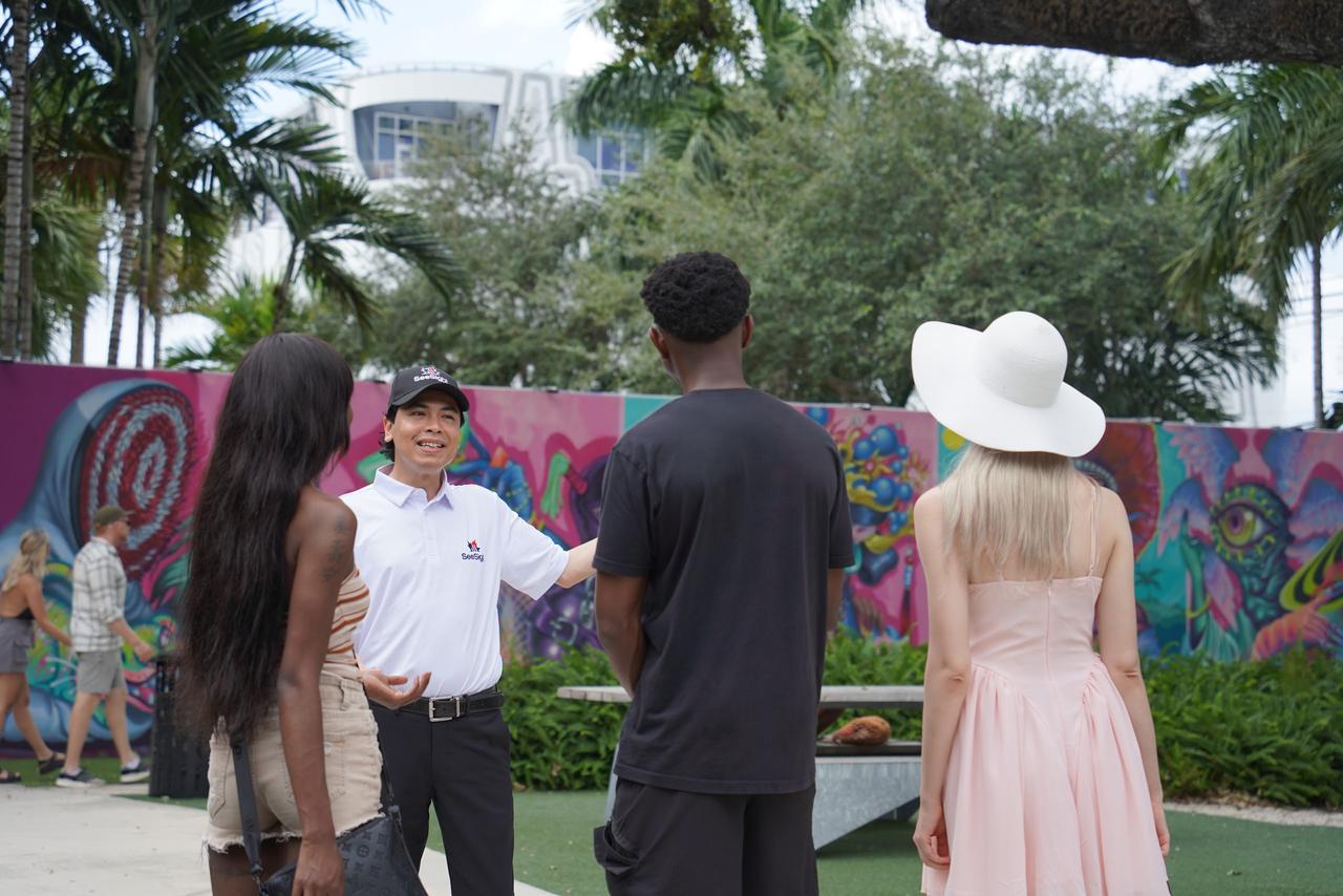 Best of Miami Tour, photo 2