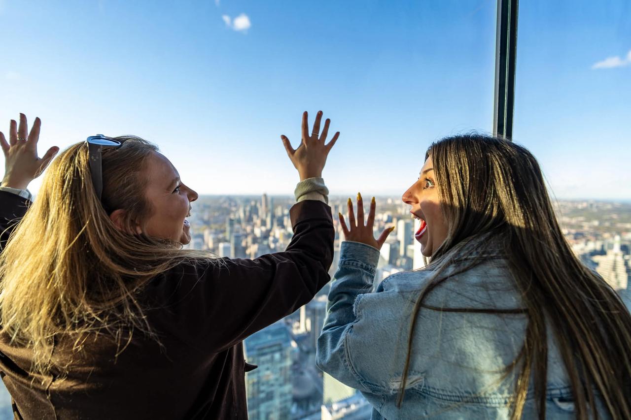 Toronto Small Group Tour with CN Tower Observation Deck, photo 2