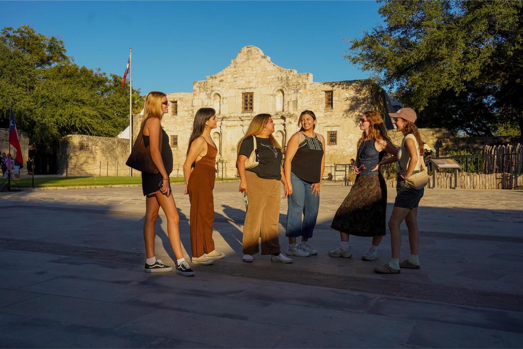 Guests with their guide in front of the Alamo