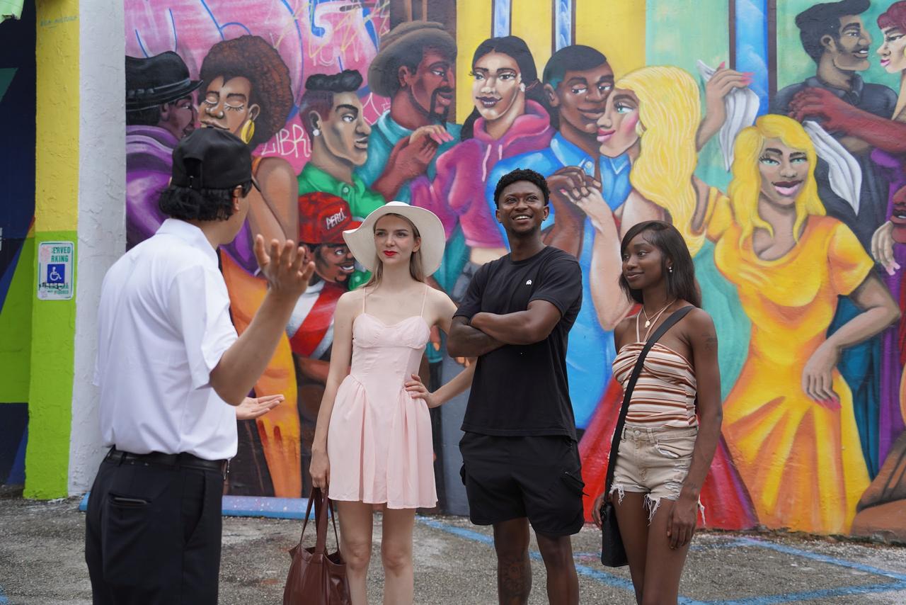 Best of Miami Tour, photo 3