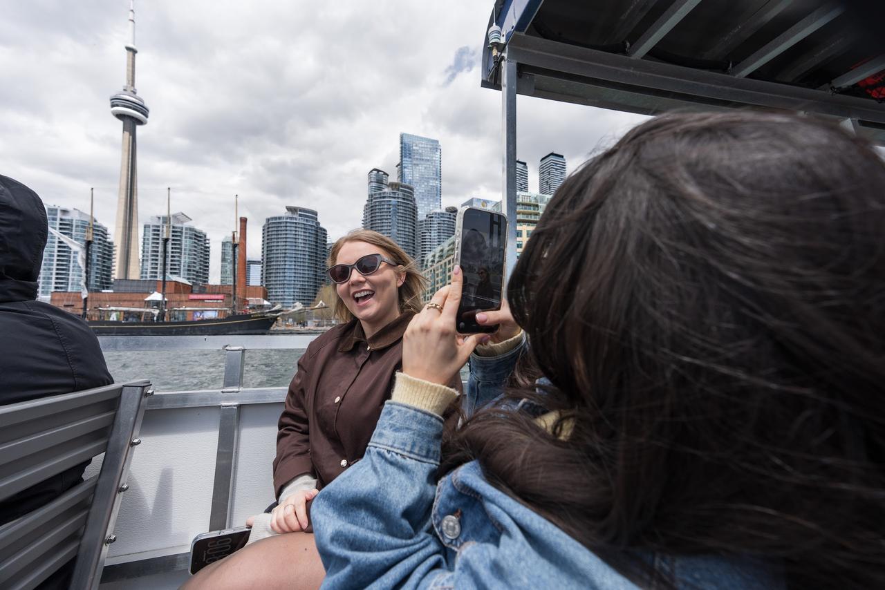 Toronto Walking Tour With Boat Cruise, photo 4